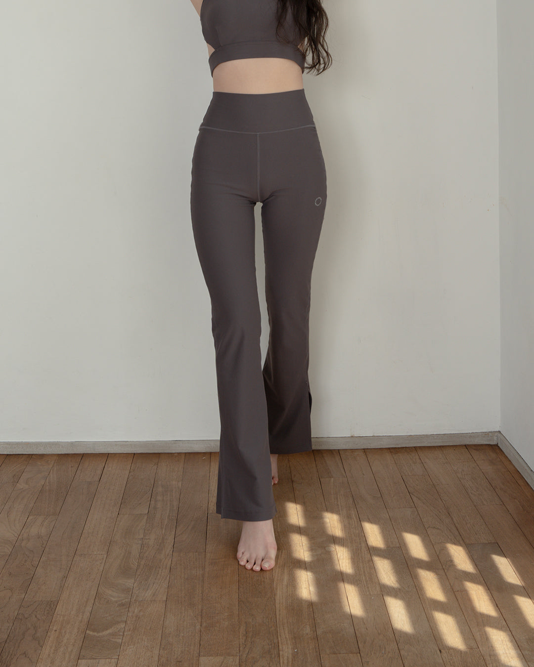 alo yoga】ハイウエストフレアレギンス Sコード alo ヨガAlosoft High